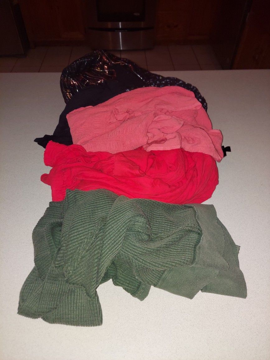 6 WOMENS CLOTHING ITEMS