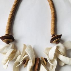 Beautiful Shell 18 inch Necklace Great Shape