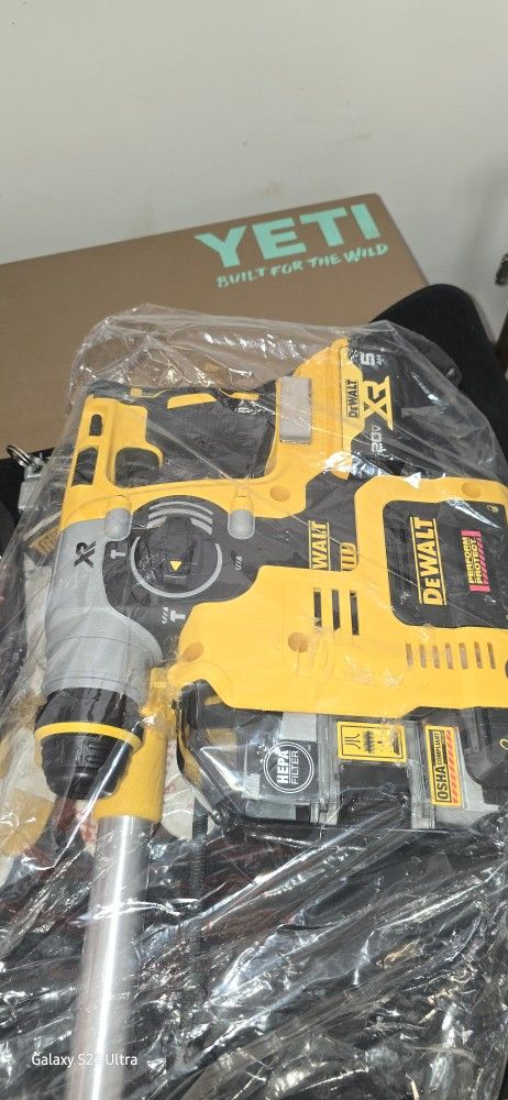 20V MAX XR Brushless 1 in. SDS Plus L-Shape Rotary Hammer with Onboard Extractor and (1) 20V 5.0Ah Battery