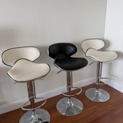 Bar stools, Desk, Headboard