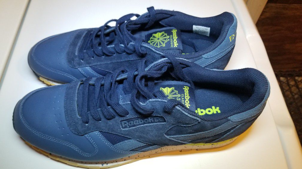 Selvrespekt Turist ubehag Reebok Classic Leather (Dark Blue/Speckle) Size 12US for Sale in  Tallahassee, FL - OfferUp