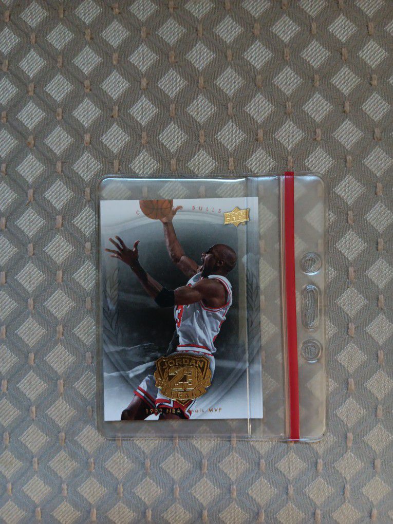 Michael Jordan  "Bulls " Collectible Legacy Gold Basketball Card 