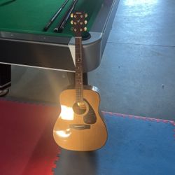 Yamaha Acoustic Guitar 