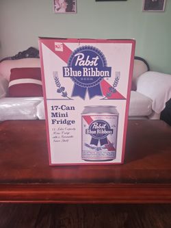 Pabst Blue Ribbon Beer 17-Can Mini Fridge
