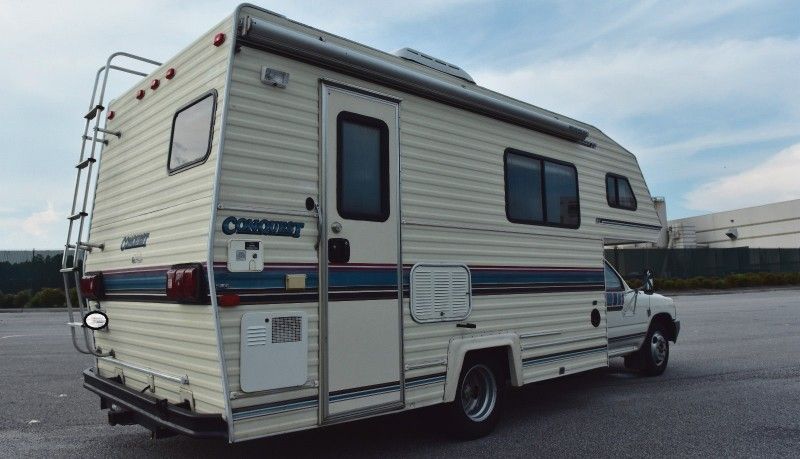 Photo Length 21 Sleep Capacity 6 Clean RV Toyota !!