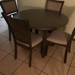Round Table That Folds With 4 Chairs 