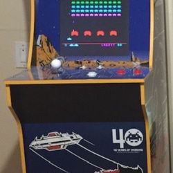 Arcade 1UP 40th Anniversary-Space Invaders / With Riser/Deck Protector 