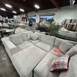 Thomasville Sectional In Light Grey 
