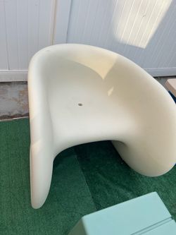 Oversized outdoor chair