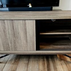 ENTERTAINMENT CONSOLE (TV STAND)