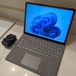 Microsoft 13.5" Surface Book 2 2K Touchscreen Laptop - Intel Core i5 3.6ghz, Samsung 256gb Nvme SSD, 8gb RAM, Gaming HD 620 Minecraft, Backlit, Win11