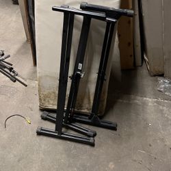 3 Keyboard stands