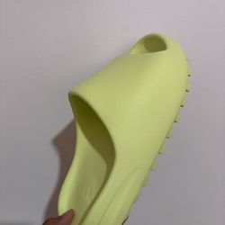 Yeezy Slide Glow Size 10