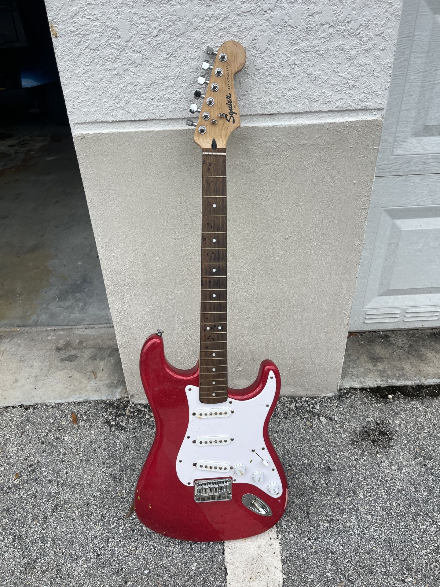 Squier Stratocaster by Fender – red, classic Strat look