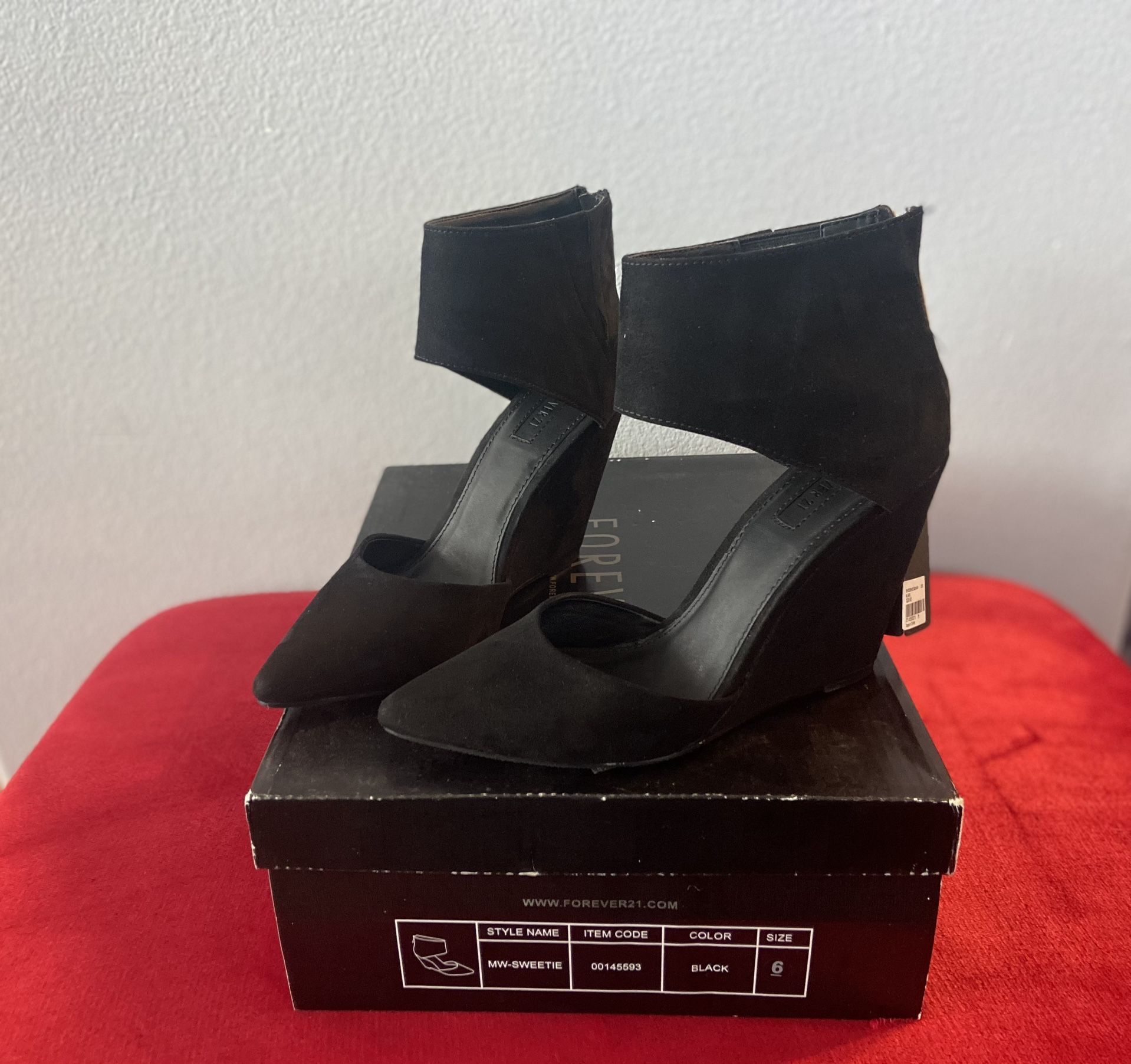 Forever 21 “Sweetie” Black Wedges/Sandals