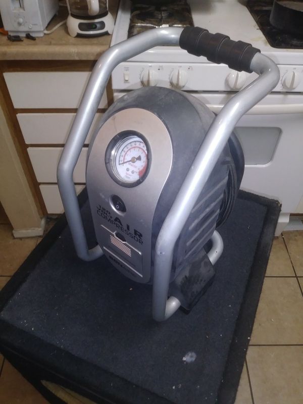 Bonaire 120 volt air compressor for Sale in Los Angeles,