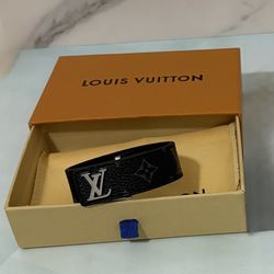 Black Leather B-racelet