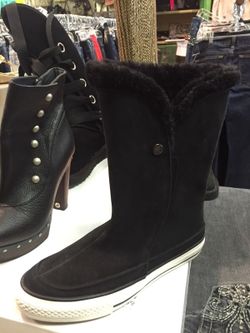 Converse size 4 new boots