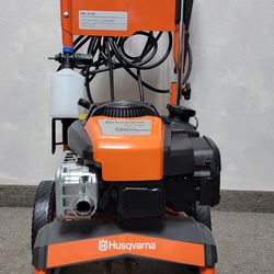Husqvarna 3100 psi Gas pressure washer include wand hose nozzles and soap can