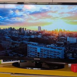 Samsung 32" High Definition Smart TV