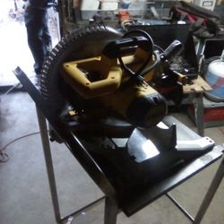 DWS713 DeWalt Compound Miter Saw