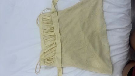 yellow baby doll top looks like a medium could fit a large!!!
