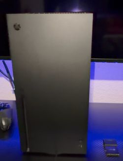 Like new Xbox series X OG with disk drive. Selling everything that I bought for it as well so if you’re interested in other stuff, just ask or look on