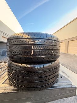 215/45/17 vantage UHP like new condition (2)