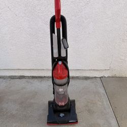 DIRT DEVIL VACUUM WORKS PERFECTLY