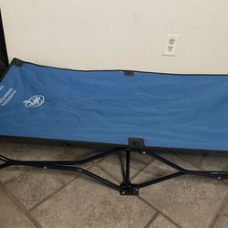 Collapsible bed for camping or relaxing