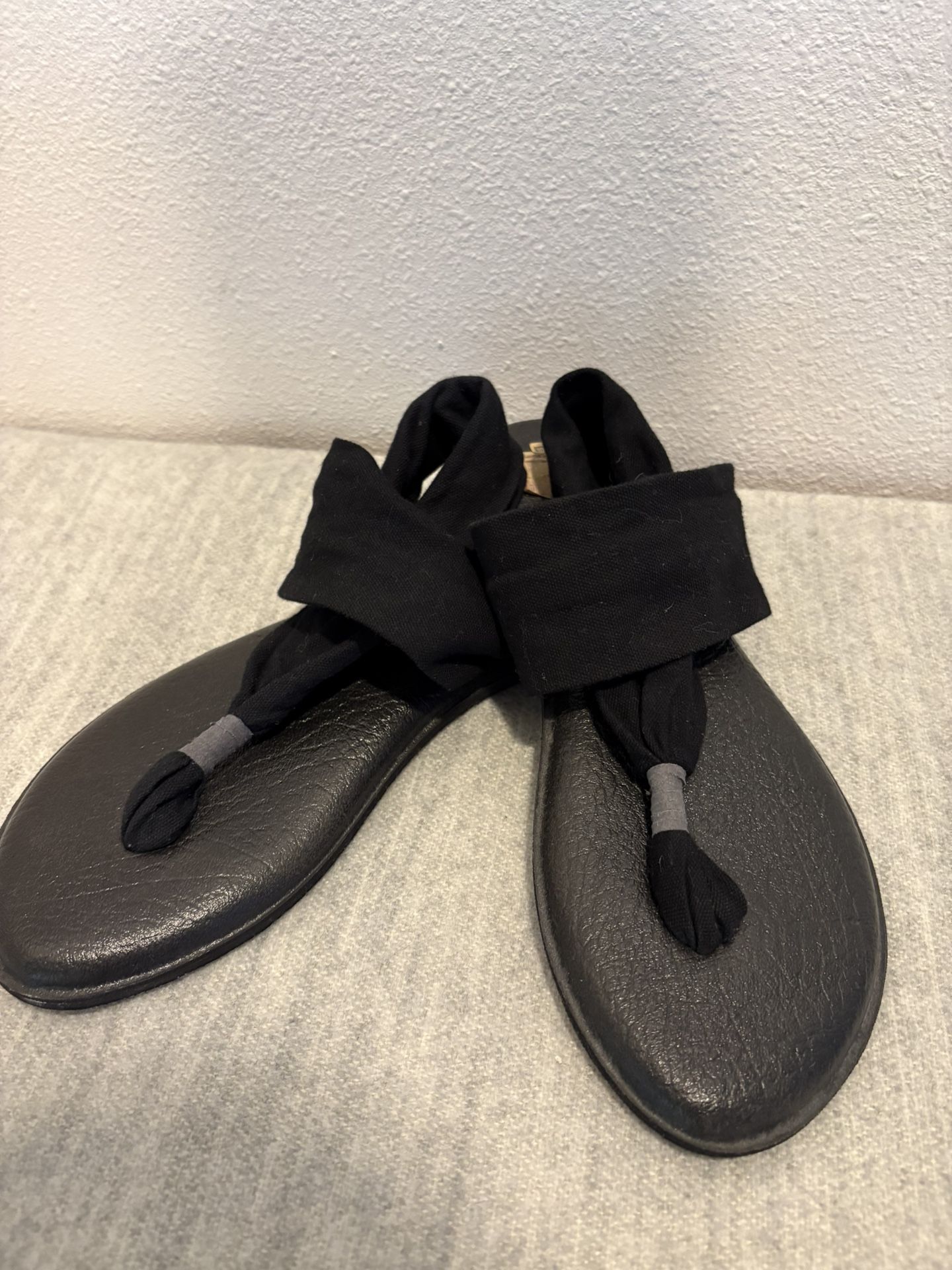 Women’s Black Sanuk Yoga Mat Summer Sandals size 8 - Simi valley