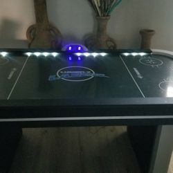 Air Hockey Game Table,.works great.  Full  Si Must ze