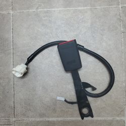 2012-2018 Toyota Yaris Hatchback Front Passenger Seat Belt Buckle. OEM.