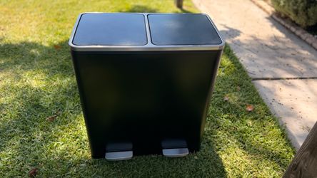 Dual Compartment Step Trash Can lightly use CLEAN