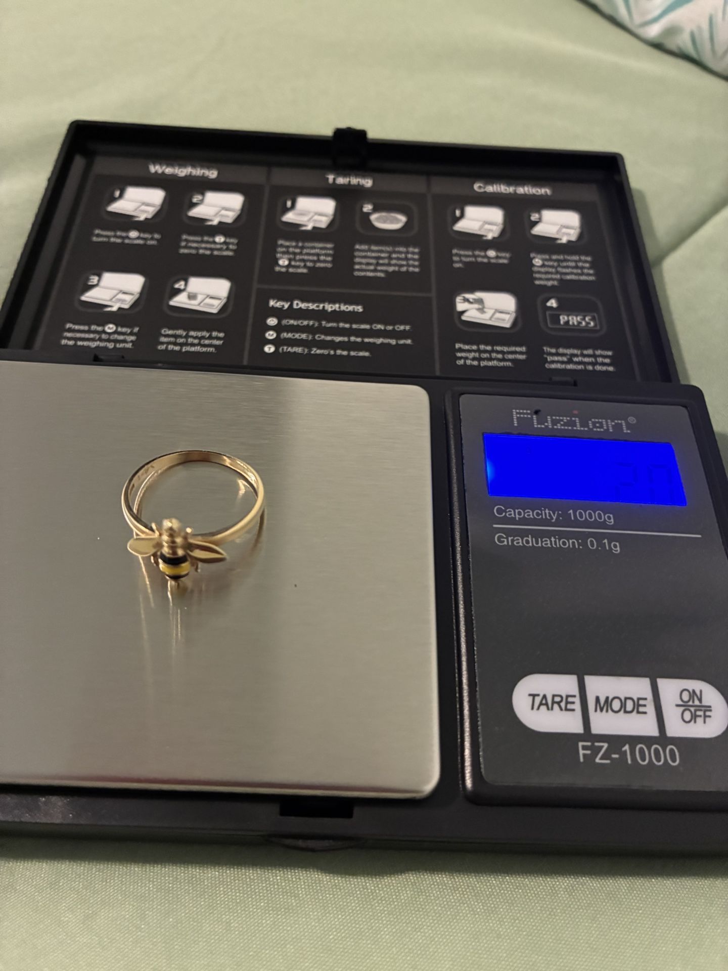 14 K Bee Ring