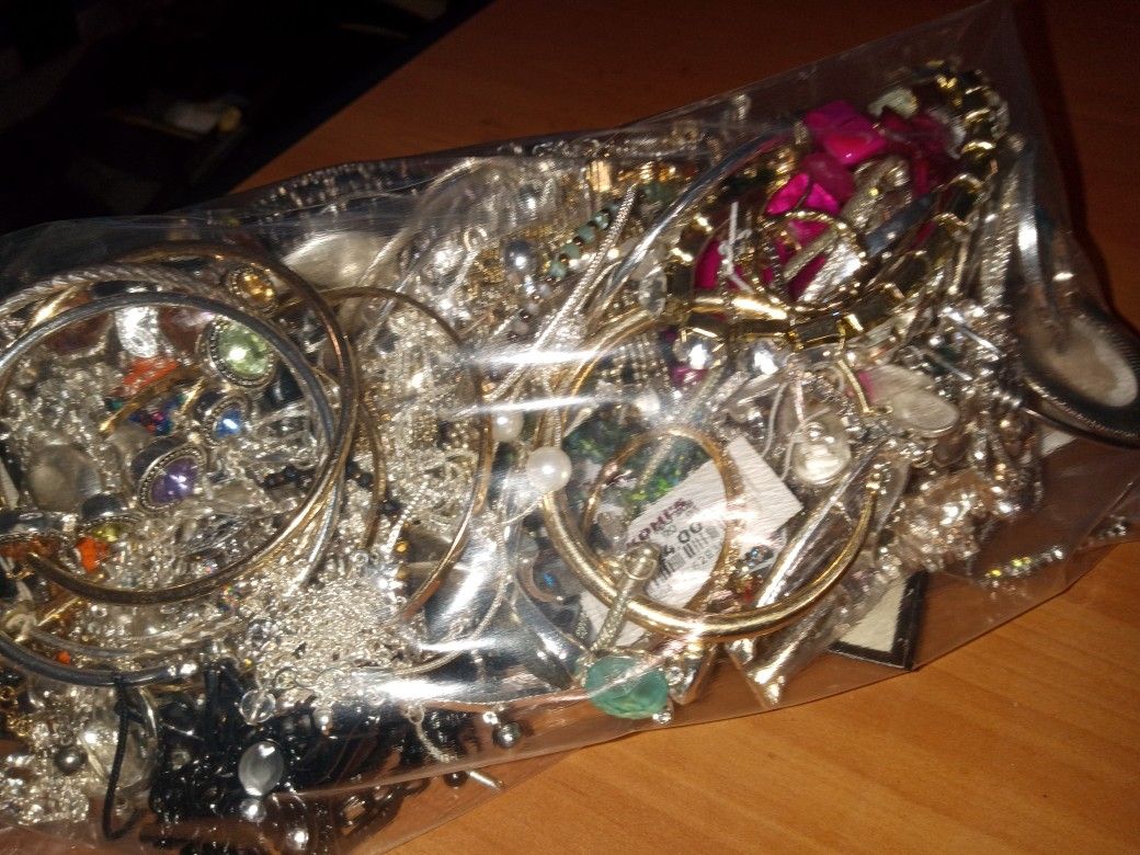 Unsearched Mixed. Jewelry Lot