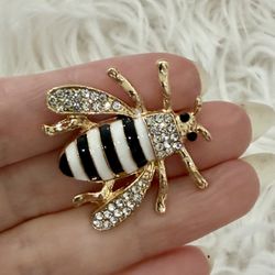 Gold Tone Bee Brooch With Rhinestones