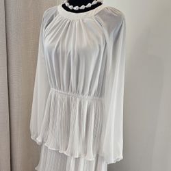 White pleated tiered maxi dress – size L