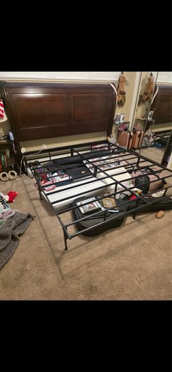 California King Metal Bed frame!! ￼