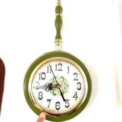 1960’s /70’s Vintage Avaocado Green Vintage  Clock!.