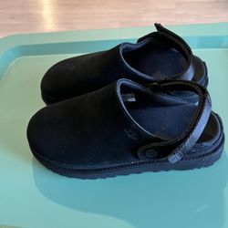 UGG Goldenstar Clogs Black Size 8.5 Brand New