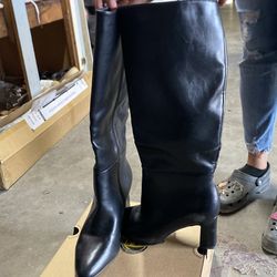 Women Black zipper 👢 boots 9.5 (WETKISS)