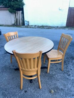 Table & chairs