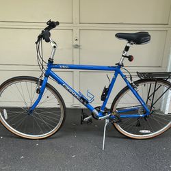 Cannondale Bike 22 H300. Blue Hybrid