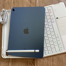 Apple iPad 10th Generation 256GB  With  Keyboard case and Pencil 
