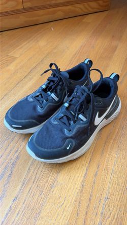 NIKE women’s sneakers SIZE 8.5 W