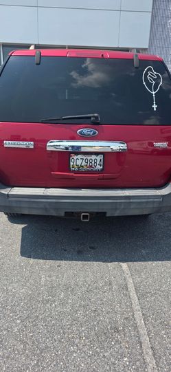 Ford Expedition XLT SUV Red