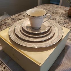 Lenox Charleston  5 Pc Service For 12