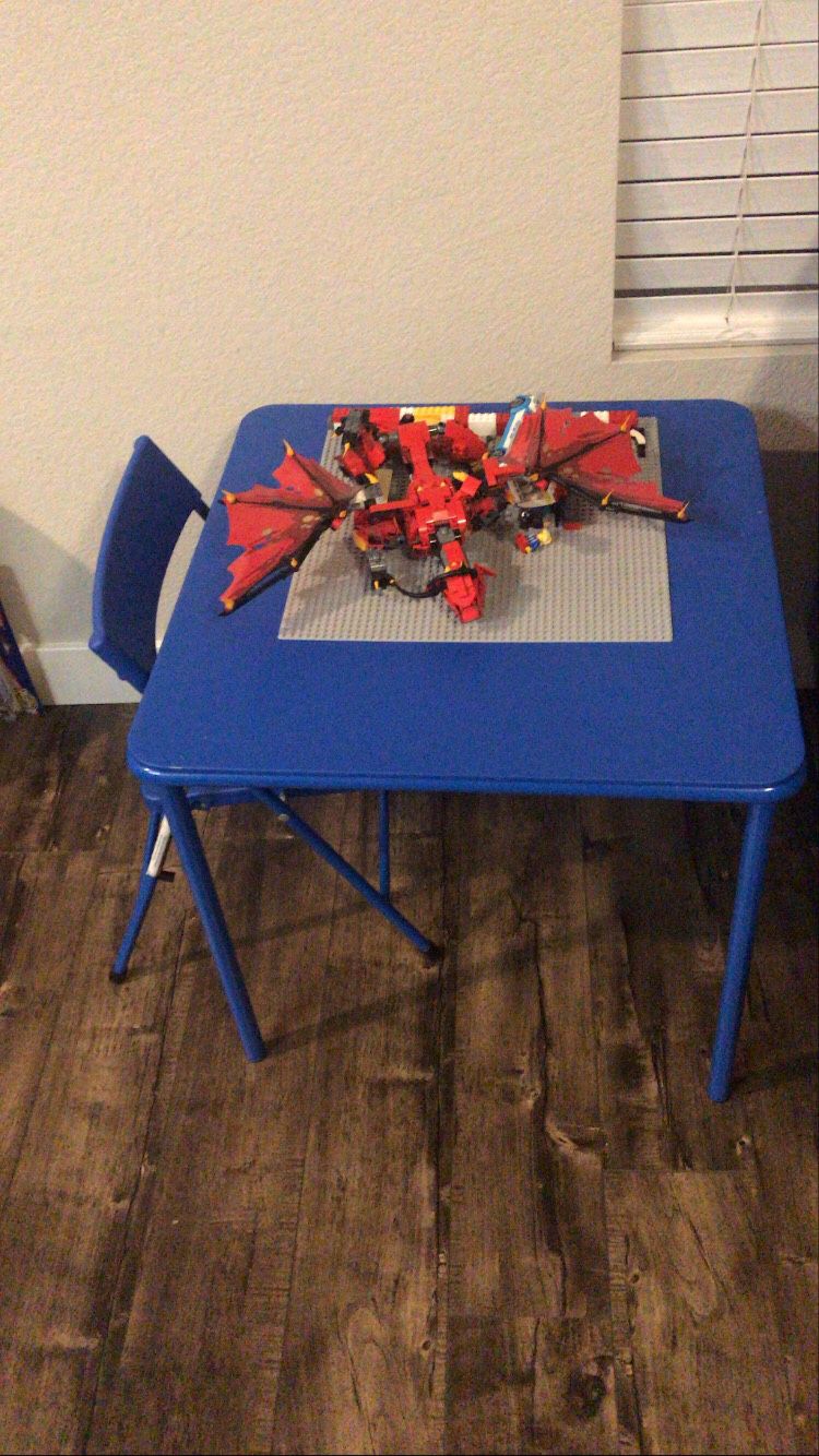 Folding kids table and folding chair