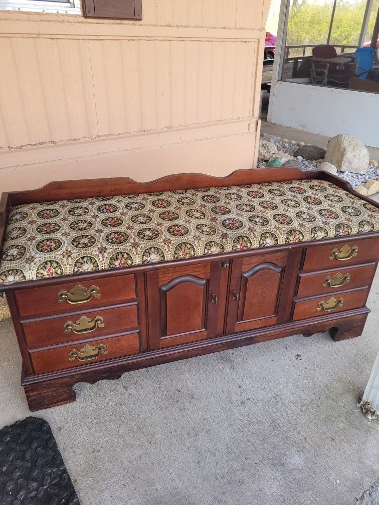 1985 lane clearance cedar chest